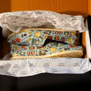 GrooveBags Slip On Shoes 6W -English Lover Design